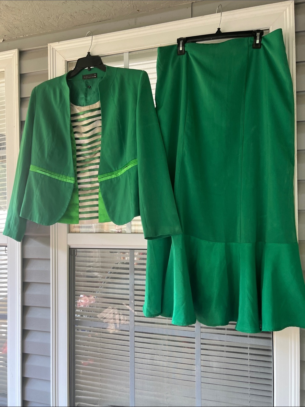 Women’s Green Two-Piece Blazer and Skirt Set